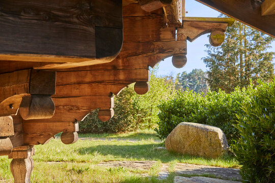 Detail einer russisch-orthodoxen Holzkirche. 