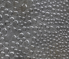 Obraz premium Close-up of droplets on a reflective surface