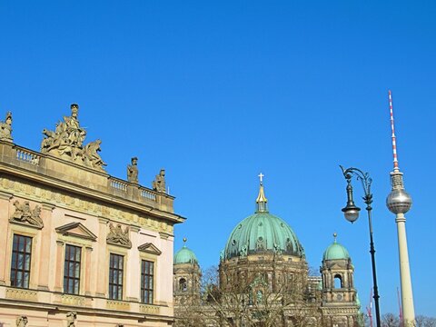berlin, deutschland - zeughaus, berliner dom und fernsehturm