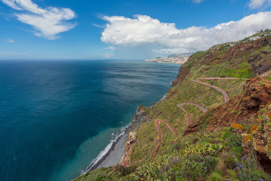 Aussicht von der Christus-Statue Cristo Rei auf Funchal, Madeira, Portugal