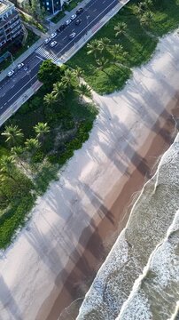 MAR DA PRAIA DE INTERMARES EM JO&Atilde;O PESSOA - PARAIBA, MAR LINDO E AZUL COM ANDAS BELAS E BEM FEITAS
