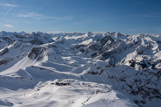 Blick vom Nebelhorn bei Oberstdorf in die Allg&auml;uer Alpen