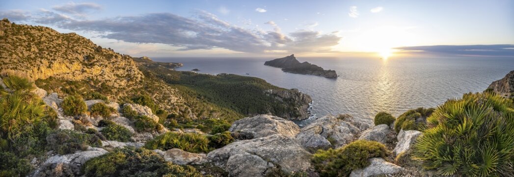 Panorama, rocky coast with an island, sunset over the sea, Mirador Jose Sastre, Sa Dragenora Island, Majorca, Spain