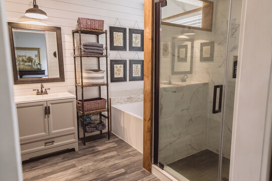 modern luxury master bathroom interior