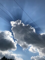 Fototapeta premium Natural shot of the clouds with the suns rays shinning bright.