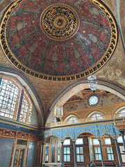 Obraz premium Magnificent interior dome with Arabic calligraphy at Topkapi Palace in Istanbul Turkey