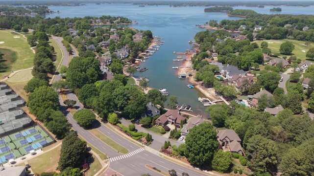 Golf courses surround affluent communities on Lake Norman, North Carolina