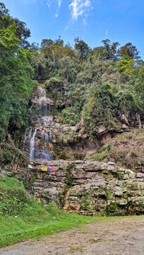 Cascada de los micos - Natural waterfall with moving water
