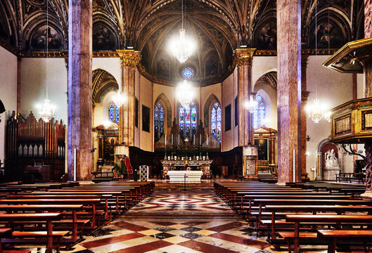 Interior of the Perugia Cathedral built between 1345 and 1490, also known as the Cattedrale di San Lorenzo, located in Perugia, Italy, Europe