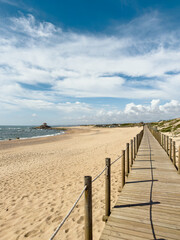 Fototapeta premium Wooden Boardwalk at Praia Mar e Sol in Miramar
