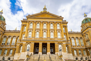 Obraz premium Iowa State Capitol Close Up in Spring