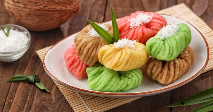 getuk singkong made from steamed cassava, served as a colorful sweet snack with grated coconut