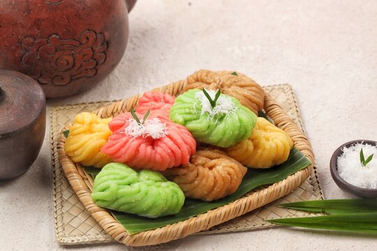 getuk singkong made from steamed cassava, served as a colorful sweet snack with grated coconut