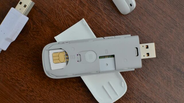 4G 5G 6G USB modem close-up, representing the advanced technology of fast and efficient connection. Detail of 4G 5G 6G USB modem, symbol of fast mobile connectivity for users on the go.