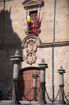 Salamanca, fachada de la Universidad de Salamanca, monumento en el casco antiguo, castilla y leon, espa&ntilde;a.