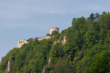 Obraz premium Burgberg Kallmünz, Felsen mit Burgruine