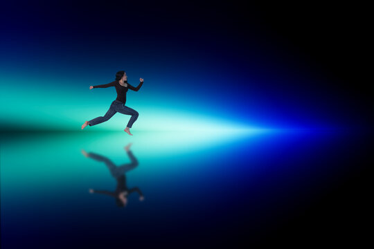 3D teal runner glow with woman and mirrored horizon
