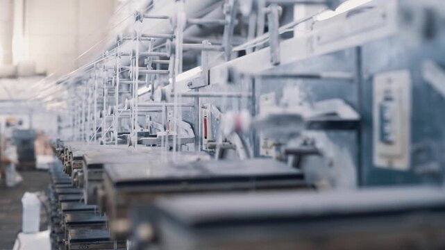 Operation of a flat-slot extruder in the production of polypropylene bags.