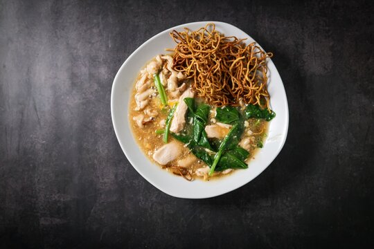 Crispy Egg Noodles with Chicken and Chinese Broccoli in Thick Gravy (Rad Na)