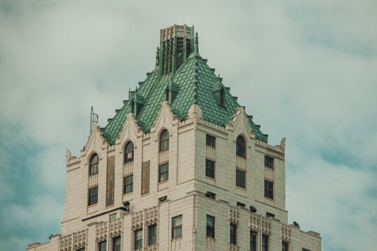 old building in downtown Chicago 
