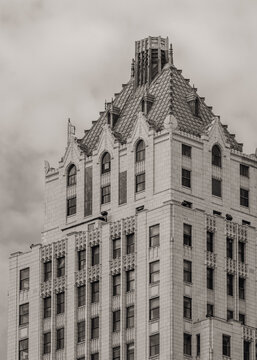 old building in downtown Chicago 