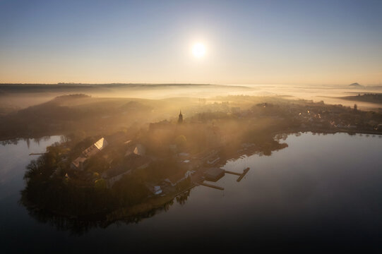 Morgennebel am Schloss Seeburg am S&uuml;&szlig;en See
