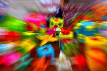 abstrakcja, abstrakcyjne tło kolorowych obiektów w powiększającym się rozmyciu, zoomowanie, zooming, colorful abstraction, zooming, Abstract background of colorful objects in a zooming defocus © kateej