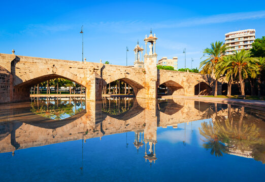 The Puente del Mar bridge in Valencia, Spain