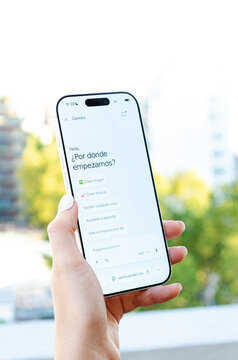 Pantalla de inicio de Google Gemini en aplicaci&oacute;n m&oacute;vil con saludo y sugerencias, 14 de mayo de 2026, Buenos Aires, Argentina 