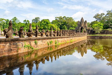 Fototapeta premium Stone statues leading to Angkor Thom gate