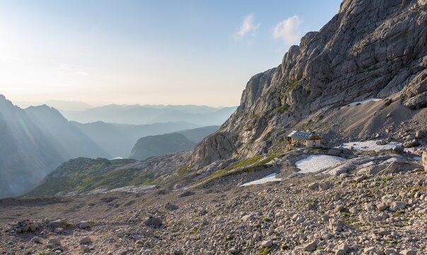 Adamekh&uuml;tte, Alpine Alpine Club Mountain Hut, Hoher Dachstein, Salzkammergut, Upper Austria, Austria