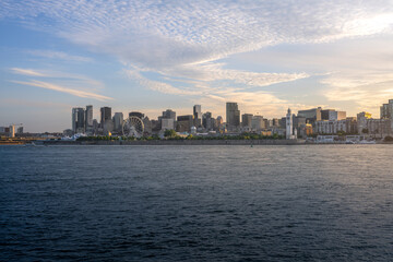 Obraz premium Montreal skyline with the Old Port and downtown at sunset - Montreal, Quebec, Canada