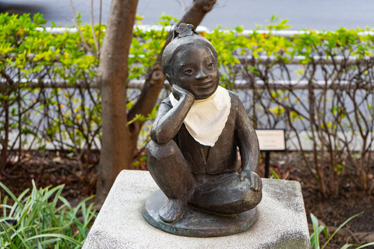 Oun to Doji Statue in Japan &ndash; Thoughtful Child Sculpture in a Peaceful Garden