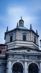 Fototapeta premium Scenic Exterior View of a Traditional Milanese Church Dome