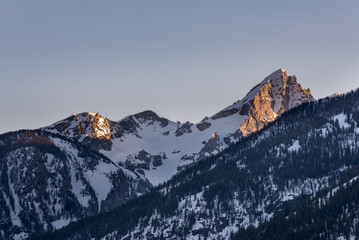 Obraz premium Sunlit Peaks at Grand Teton, Winter Landscape, Mountain Range View