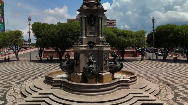 Imagens a&eacute;reas do monumento &agrave; abertura dos portos, na Pra&ccedil;a S&atilde;o Sebasti&atilde;o, Pr&oacute;ximo ao Teatro Amazonas. Manaus, Amazonas, Brasil - 3 de setembro de 2025.