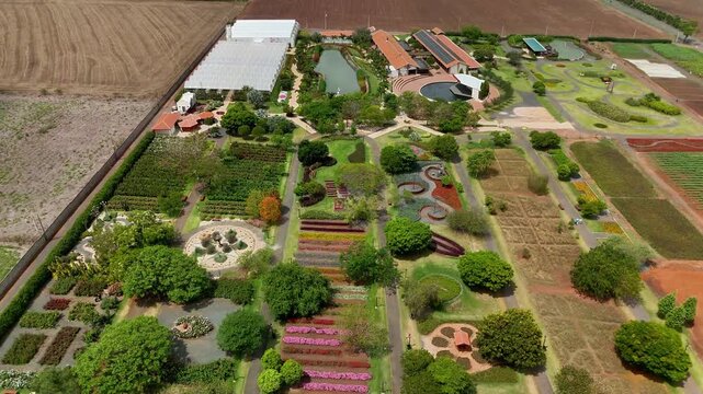 Imagens a&eacute;reas do Bloemen Park de flores - Holambra, S&atilde;o Paulo, Brasil - 10 de outubro de 2025