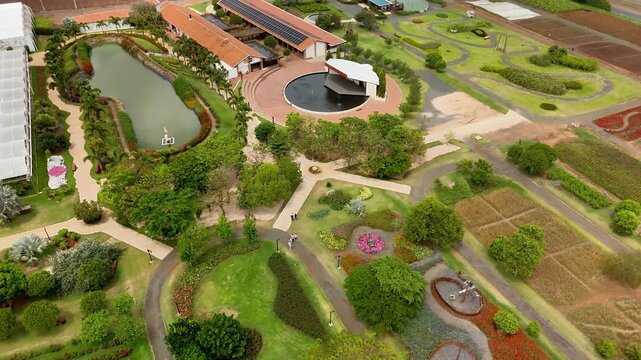 Imagens a&eacute;reas do Bloemen Park de flores - Holambra, S&atilde;o Paulo, Brasil - 10 de outubro de 2025