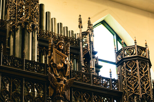 Grand Casavant Opus 700 pipe organ from Boston Emmanuel Church displayed in Xiamen Gulangyu Pipe Organ Art Center, presenting classic elegant musical architectural art.