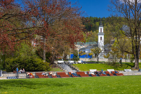 Park zdrojowy w centrum Krynicy.