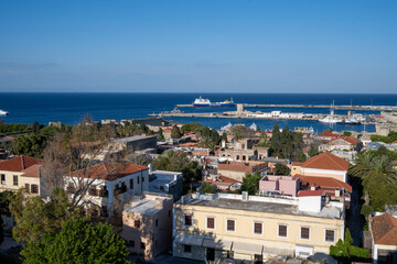 Fototapeta premium Vue aérienne sur la ville et le port de Rhodes , Grece