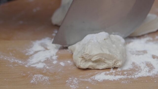 How to prepare dough for baking bread at home