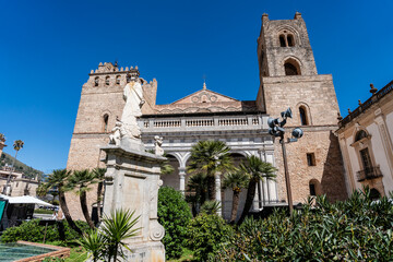 Fototapeta premium Santa Maria la Nuova Cathedral, Arab-Norman style architecture, 12th century, Monreale, Sicily, Italy, Europe