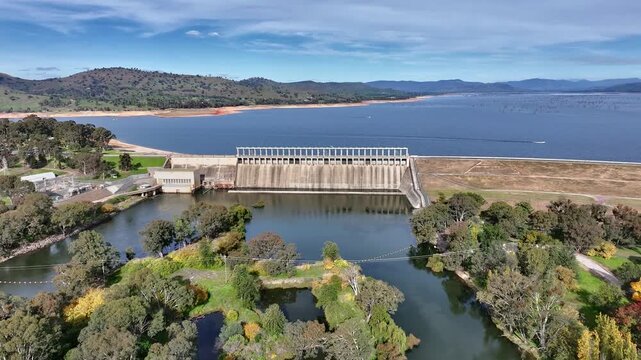 Spectacular aerial footage of Lake Hume NSW Australia