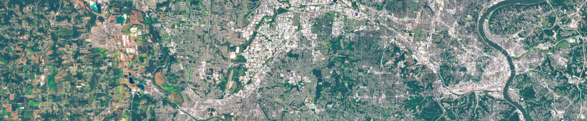 Fototapeta premium Cincinnati Metropolitan Area in the USA Viewed from Space – Ohio River, Urban Landscape and Infrastructure in Satellite Imagery