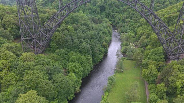Fly with me along this steel bridge which connect Solingen and Burscheid which is the highest train bridge in Germany