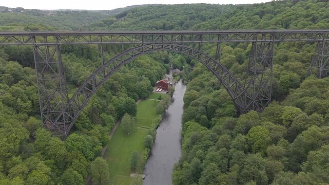 Fly with me along this steel bridge which connect Solingen and Burscheid which is the highest train bridge in Germany