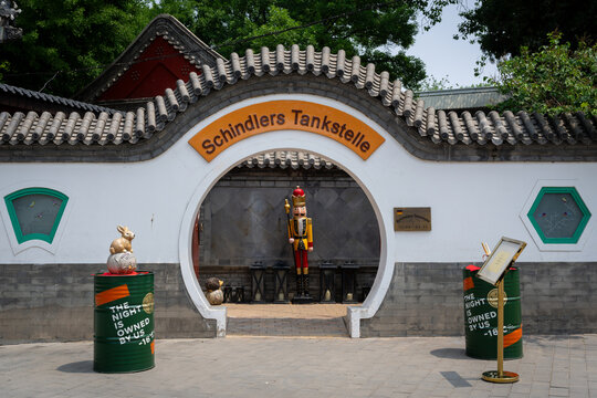 Schindlers Tankstelle entrance with nutcracker and decorative barrels
