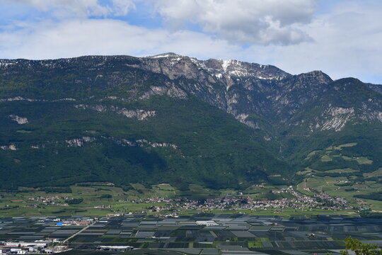 Blick von Castelfeder in S&uuml;dtirol in Richtung Tramin