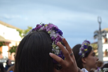 Naklejka premium La maya festival flower crown closeup showing floral wreath on head for cultural event banner design and traditional celebration background